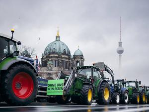 Die Bauern wollen keinen Green Deal der EU: Straßenblockaden im Zentrum von Berlin Mitte Januar 2024.