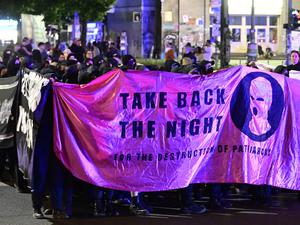 Teilnehmerinnen der queerfeministischen Demonstration „Take Back The Night“. 