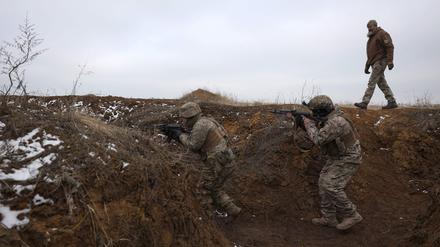 Soldaten an der Frontlinie.