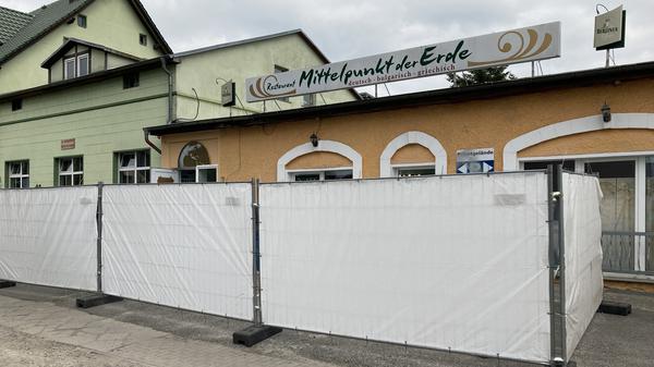 Das Restaurant „Mittelpunkt der Erde“ an der Berliner Stadtgrenze ist am Wochenende der Ort eines neurechten Vernetzungstreffens.