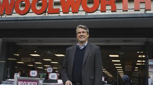 Roman Heini ist seit 2021 Chef von Woolworth Deutschland. Während viele Warenhäuser schließen, eröffnet Woolworth ständig neue Filialen.