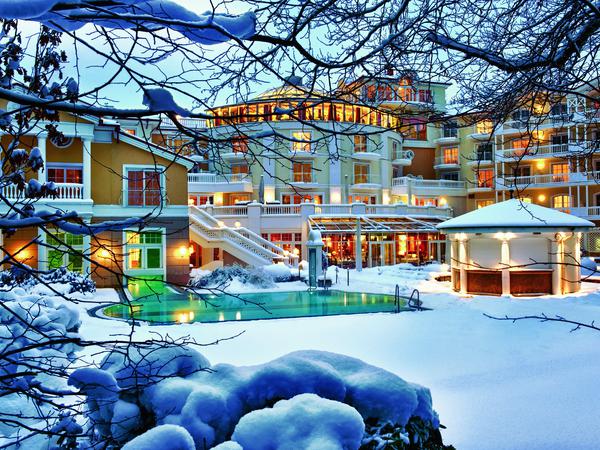 Herrlich - der verschneite Wellnessbereich mit Pool des Travel charme Hotels in Heringsdorf. 