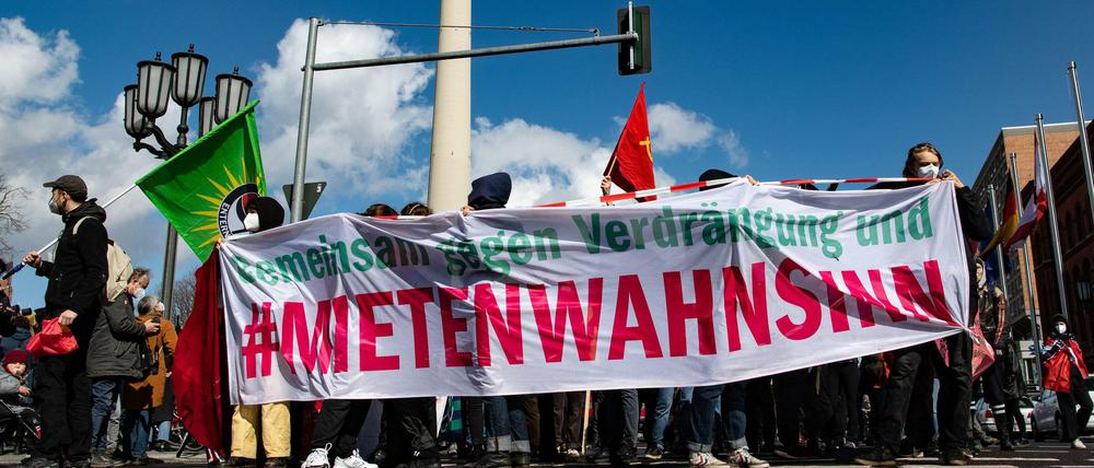 Unter anderem hatte der Berliner Mieterverein zur Demo gegen den Mietenwahnsinn aufgerufen.