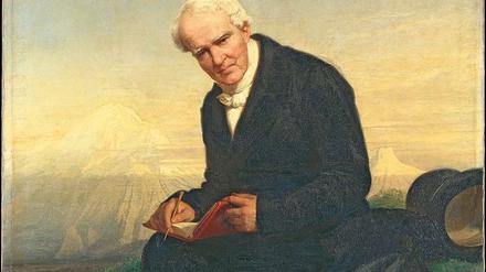 In die Ferne versetzt. Im hohen Alter saß Alexander von Humboldt in Berlin, nicht vor Bergen – aber der Maler hat ihn publikumswirksam so platziert. 
