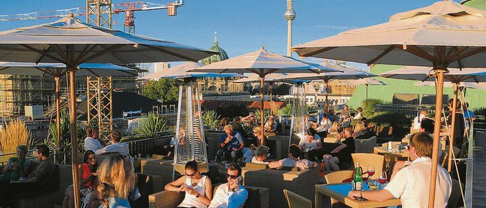 Die Dachterrasse des Hotel de Rome am Bebelplatz bietet einen Blick auf das historische Berlin.