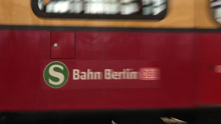 Bei der S-Bahn gibt es eine Sperrung auf der Ringbahn-Strecke und der S8.