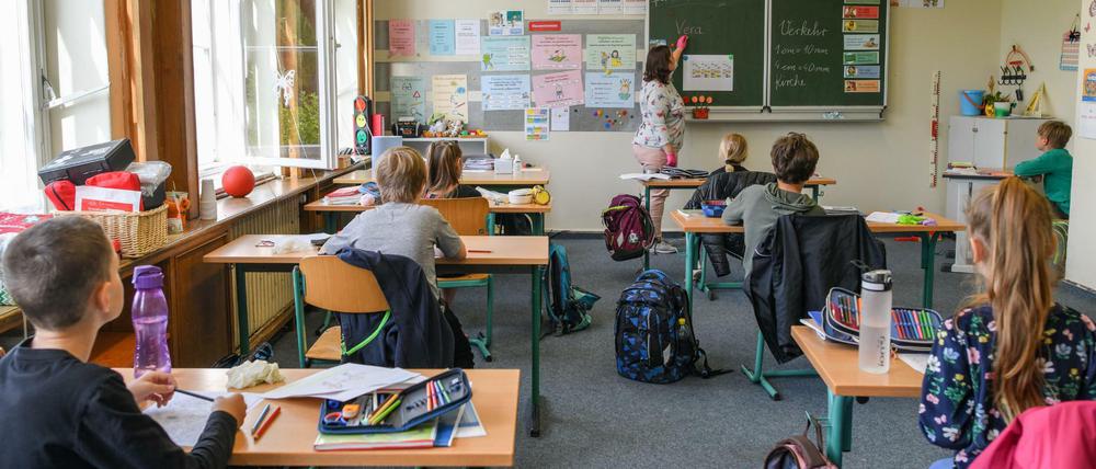 Wie hier in Brandenburg will auch eine Schöneberger Grundschule die Kinder lieber auf Abstand unterrichten.