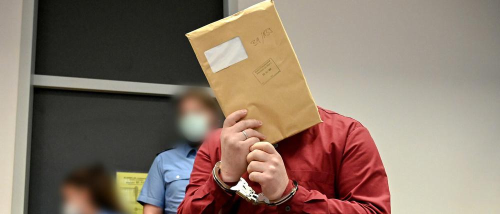 Der 39-jährige Angeklagte vor dem Landgericht in Wiesbaden