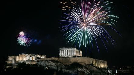 In Griechenland wurde der Jahreswechsel landesweit mit riesigen Feuerwerken gefeiert - es wurde weitaus mehr geböllert als zuvor.
