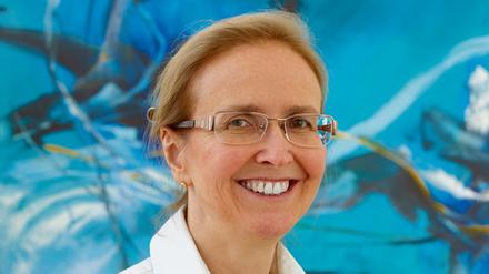 Natascha Hess ist Kardiologin und Gendermedizinerin. Sie betreibt eine kardiologische Praxis in Berlin-Charlottenburg und ist stellvertretende Vor-sitzende der Deutschen Gesellschaft für Geschlechtsspezifische Medizin e.V. (DGesGM)