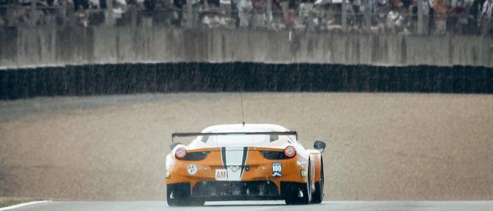 Bei Tag, bei Nacht und bei jedem Wetter: Das 24-Stunden-Rennen von Le Mans ist ein Belastungstest für Mensch und Maschine. 