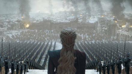 Es wird düster, sehr düster. Emilia Clarke als Daenerys Targaryen in der 73. und letzten Folge der Fantasy-Serie „Game of Thrones“.