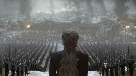 Daenerys Targaryen (Emilia Clarke) ist zum Finale von "Game of Thrones - Das Lied von Eis und Feuer" mächtiger denn je. Aber am Ende ist die Drachenkönigin tot.