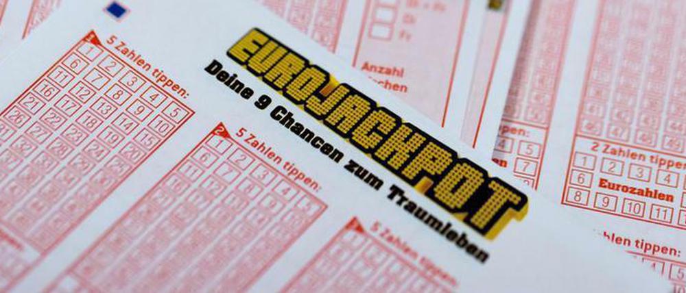 Lottoscheine mit der Aufschrift „Eurojackpot“ 