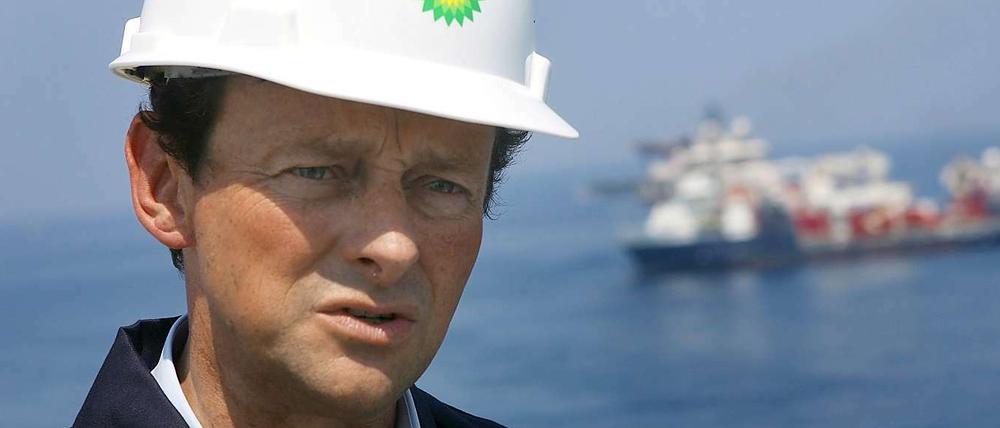 "Das ausgelaufene Öl ist eine Tragödie, die niemals hätte passieren dürfte", sagt BP-Manager Tony Hayward. Der Konzern gerät immer stärker unter Druck.