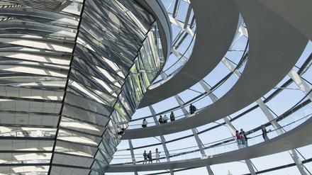 Die Kuppel des Reichstags in Berlin. 