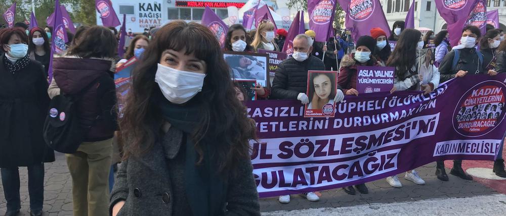 Die Wut treibt Ataselim und viele Frauen auf die Straße
