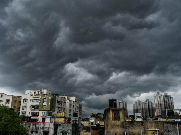 Über Kolkata gingen heftige Regenfälle nieder, die Überschwemmungen verursachten.