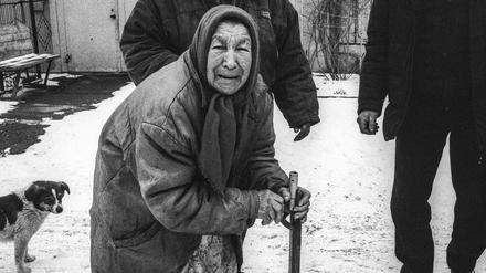 Manjas Tochter ist in Russland, schon lange hat die alte Frau nichts mehr von ihr gehört.