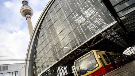S-Bahn Zug am Alexanderplatz (Archivbild)