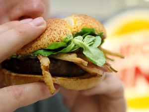 Risikofaktor Ernährung: Mit den Pfunden steigt auch das Risiko für Erkrankungen wie Bluthochdruck