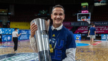 In seiner Zeit bei Alba gewann der Klub drei Meisterschaften und zweimal den Pokal.