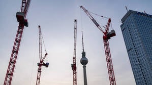 Baut auf, baut auf: Am Alexanderplatz wachsen die Hochhäuser und verändern Skyline und Aussichten