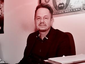 Oberamtsanwalt Andreas Winkelmann, Leiter der Spezialabteilung für verbotene Kraftfahrzeugrennen bei der Amtsanwaltschaft Berlin, in seinem Büro