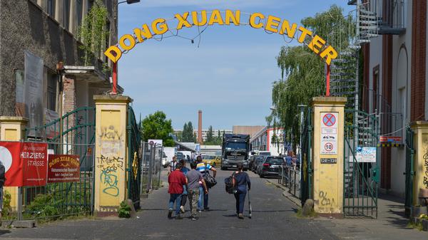 Das Dong Xuan Center an der Herzbergstraße in Berlin-Lichtenberg