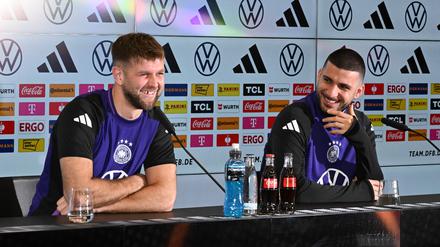Am DFB-Campus in Frankfurt bewiesen Niclas Füllkrug (li.) und Deniz Undav, dass sie auch neben dem Platz gut harmonieren.