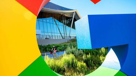 Firmensitz von Google im kalifornischen Mountain View: Tausende Mitarbeiter entwickeln hier die KI-Suche.