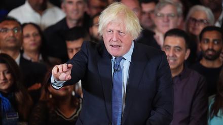Boris Johnson hält eine Rede im Zentrum Londons, während er für die Parlamentswahlen Wahlkampf betreibt.