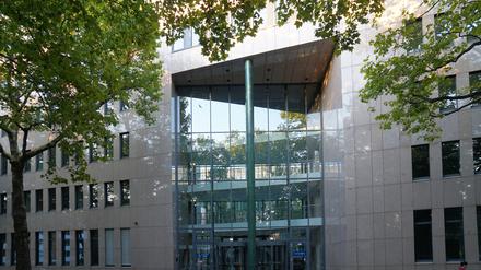 Dieses Bürogebäude an der Soorstraße in Berlin-Westend soll eine Unterkunft für Geflüchtete werden.