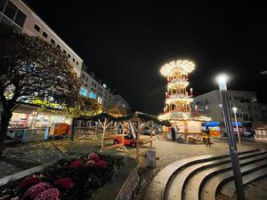 Aufbau Weihnachtsmarkt Spandau Altstadt St. Nikolai Weihnachtspyramide Markt Marktplatz