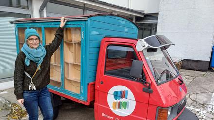 Mit seiner Ape verteilt der Verein Büchertisch Bücher an Kinder und Jugendliche. Doch für die Reparatur des Fahrzeugs braucht der Verein Spenden.