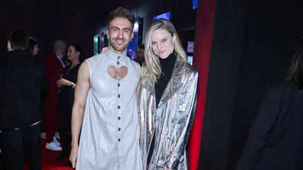 Felix Nieder und Kim Hnizdo bei der „New Faces Party“ in der P61 Gallery in Berlin.