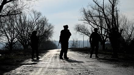 Russia Ukraine Kursk Attack Settlements 8877937 13.03.2025 Russian servicemen of Akhmat special forces patrol an area in the village of Martynovka recaptured by Russian forces amid Russia s military operation in Ukraine, in Kursk region, Russia. Stanislav Krasilnikov / Sputnik Kursk region Russia PUBLICATIONxINxGERxSUIxAUTxESTxLTUxLATxNORxSWExDENxNEDxPOLxUKxONLY Copyright: xStanislavxKrasilnikovx