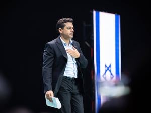 Amichai Chikli in Spanien