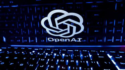 FILE PHOTO: FILE PHOTO: A keyboard is placed in front of a displayed OpenAI logo in this illustration taken February 21, 2023. REUTERS/Dado Ruvic/Illustration/File Photo/File Photo