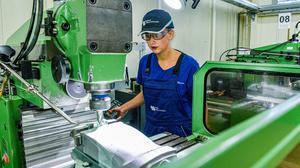 Eine Auszubildende bei den Berliner Wasserbetrieben.