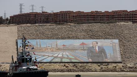 A boat moves near an image of Egyptian President Abdel Fattah al-Sisi, on the Suez Canal, on the Excellence Day, in Ismalia, Egypt, April 16, 2025. REUTERS/Amr Abdallah Dalsh