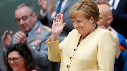 Beim gescheiterten ersten Kanzler-Wahlgang von Friedrich Merz saß Angela Merkel auf der Ehrentribüne. Beim zweiten Anlauf fehlte die Altkanzlerin. Die Gratulation kam später auf einem anderen Weg.