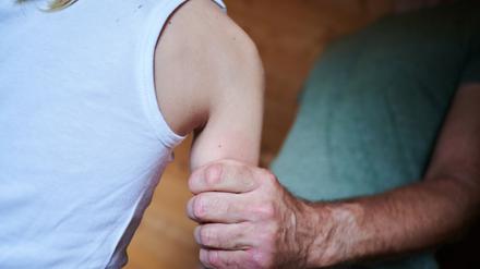 Tochter im Hundekäfig eingesperrt (Symbolfoto)