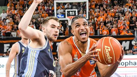 Malte Delow schied mit Alba in den Play-offs der vergangenen Saison klar gegen Ulm (im Bild Alfonso Plummer) aus.