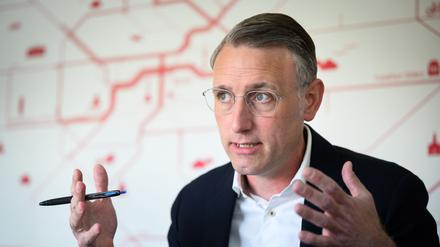 Der neue Chef des Verkehrsverbunds Berlin-Brandenburg sieht für kommendes Jahr höhere Ticketpreise auf die Fahrgäste zukommen.