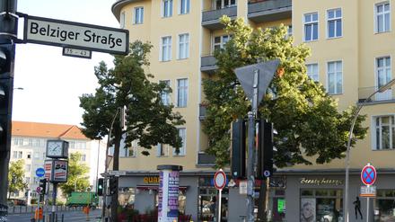 An der Kreuzung zur Martin-Luther- und Dominicusstraße beginnen die Bauarbeiten für die neue Fahrradstraße Belziger Straße.