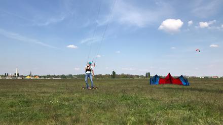 Kitesurfen auf dem Tempelhofer Feld