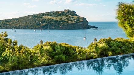 Blick auf den Poseidon-Tempel am Kap Sounio, das Ende der Athener Riviera.