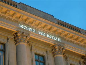 Wartet auf neue Betreiber: Das Hotel de Rome am Bebelplatz.