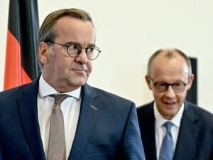 Boris Pistorius (SPD, links) und Friedrich Merz.